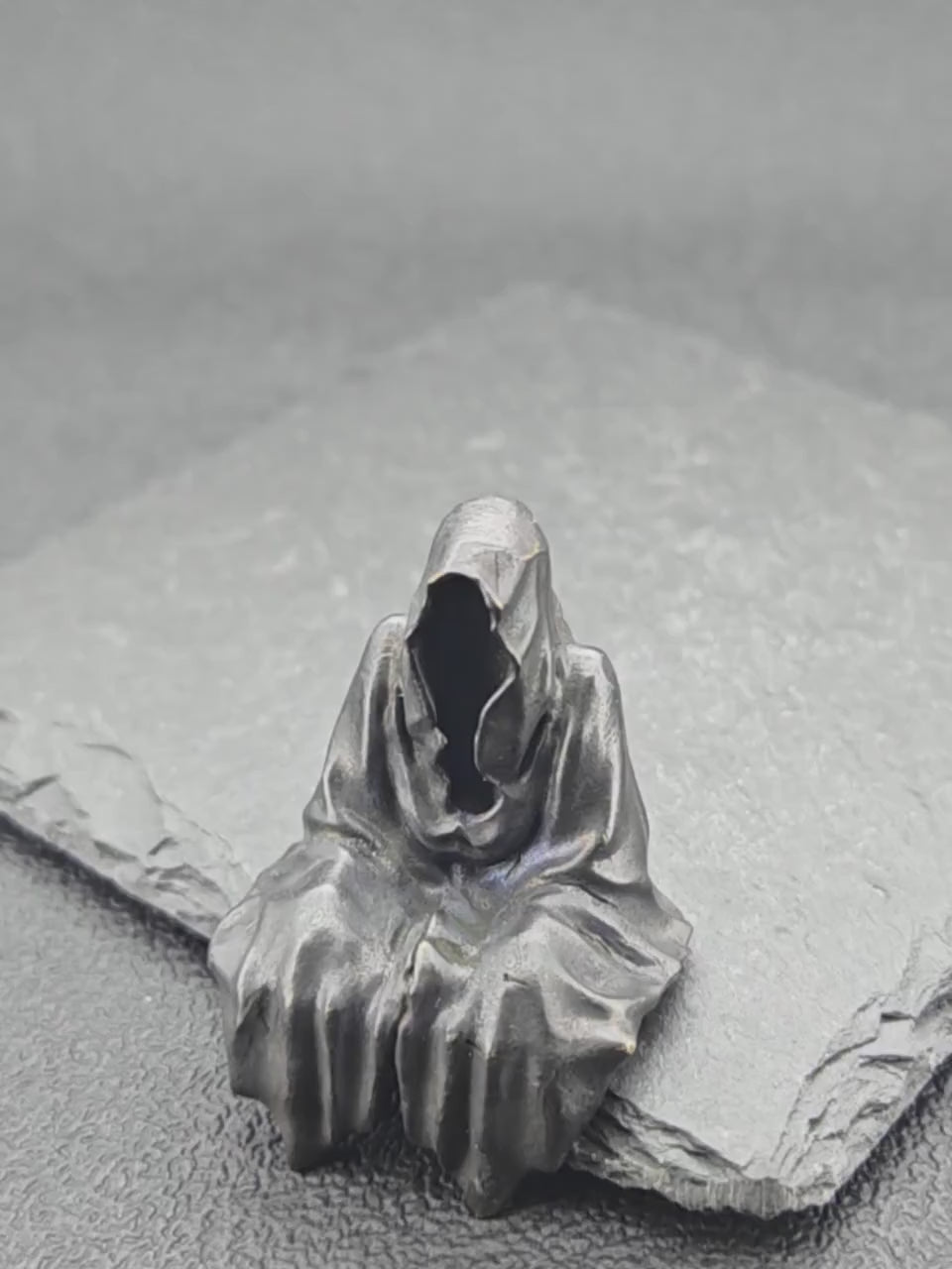 Faceless Shadow Messenger Figurine – Handcrafted Oxidised Brass Zen Collectible