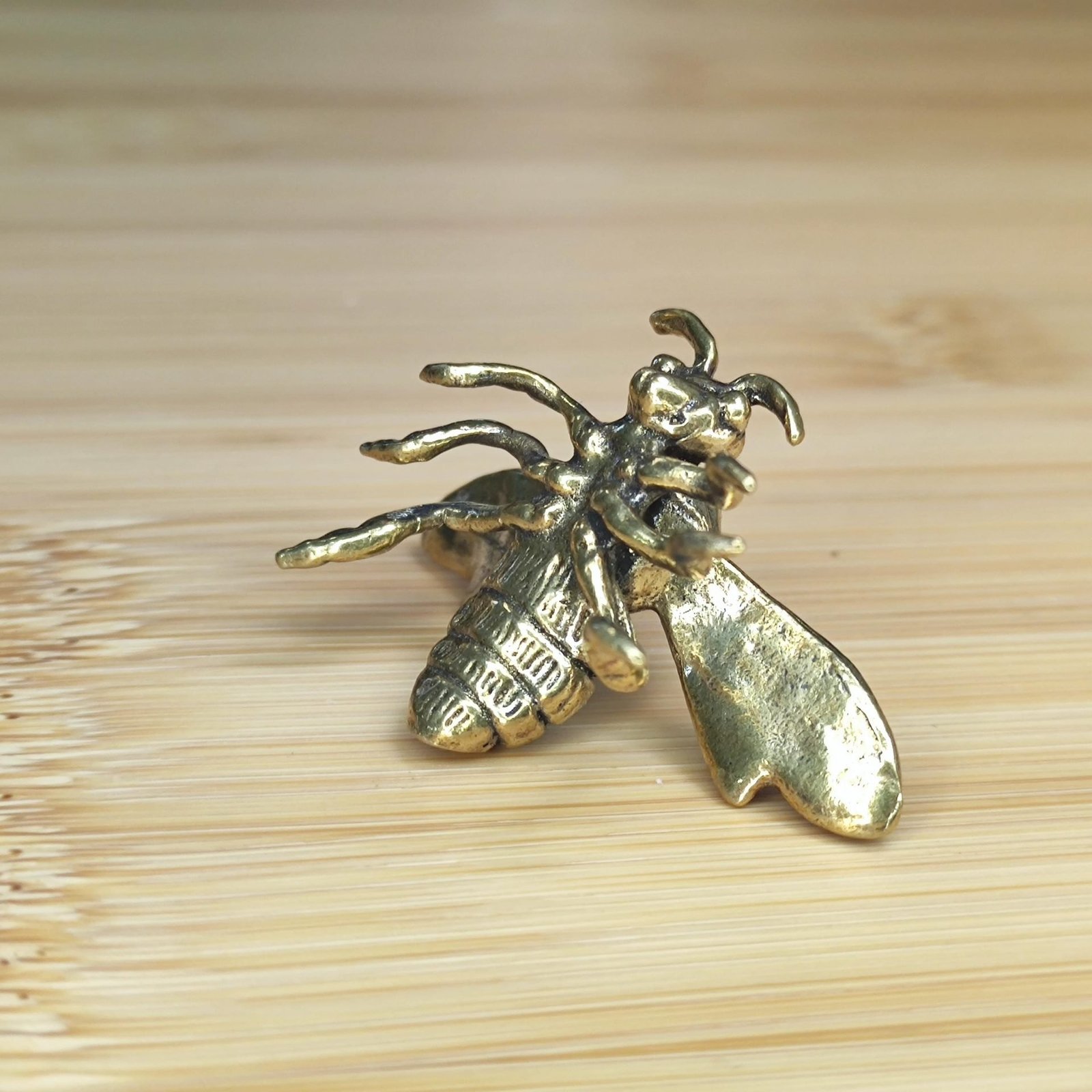 Brass Bee Figurine Decorative Collectible Knick-Knack, Realistic Details, Vintage Style Ornament - Image 3