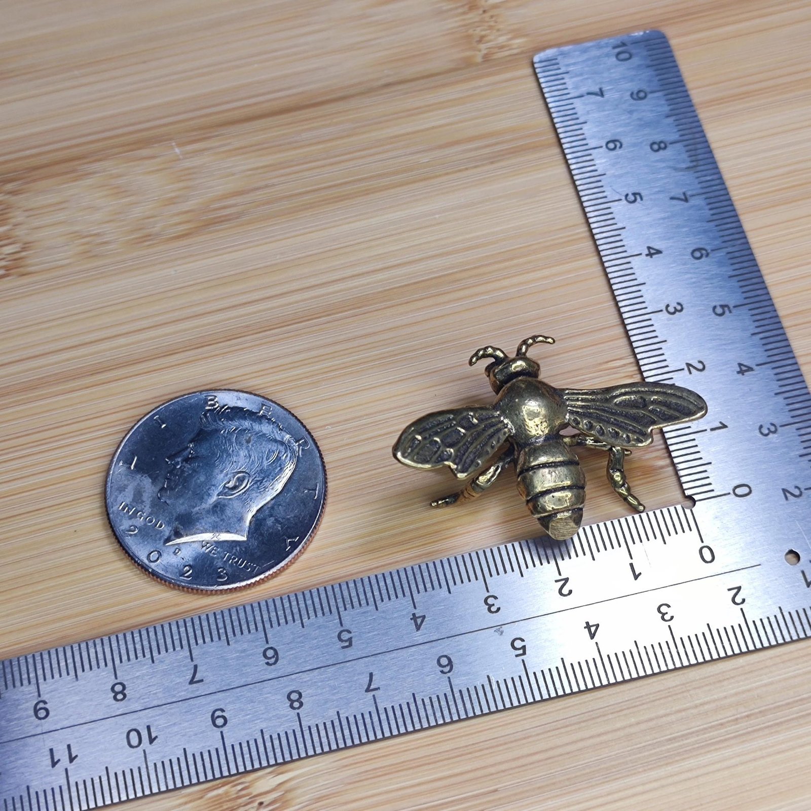 Brass Bee Figurine Decorative Collectible Knick-Knack, Realistic Details, Vintage Style Ornament - Image 4