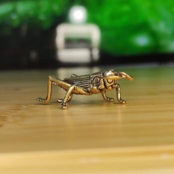 Realistic Brass Cricket Figurine  Decorative Vintage-Style Collectible for Home Accents