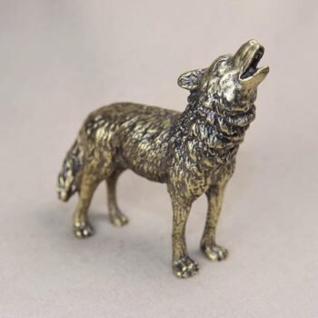 Howling Wolf Brass Figurine  Fierce & Symbolic Desktop Decor, Perfect for Wildlife Fans, Collectors, Those Who Love the Call of the Wild