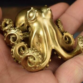 Hand-Carved Octopus Figurine  Realistic Brass Sea Creature Design, Collectible Desk Decor, Nautical Accent, Stress-Relief Object