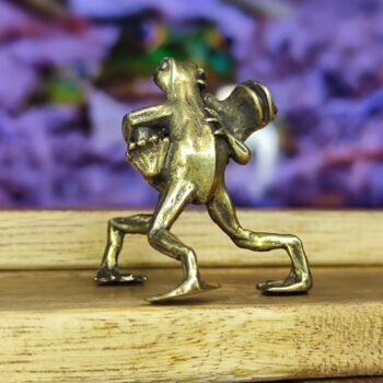 Vintage Brass Wrestling Frog Figurine, Unique Desktop Decor for Collectors