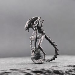 Brass Xenomorph Queen Guard Figurine — Sci-Fi Micro World Diorama Sculpture - Image 8
