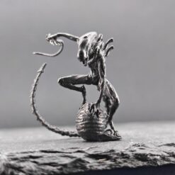Brass Xenomorph Queen Guard Figurine — Sci-Fi Micro World Diorama Sculpture - Image 9