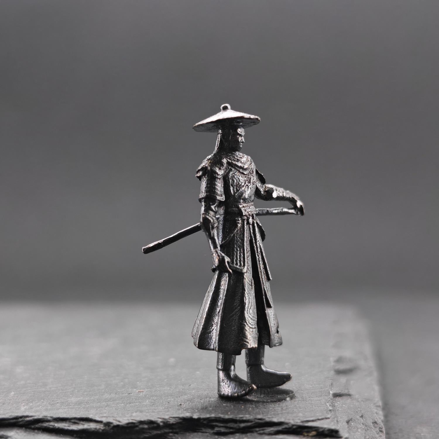 Brass Ronin Swordsman Figurine – Handcrafted Miniature Collectible - Image 5