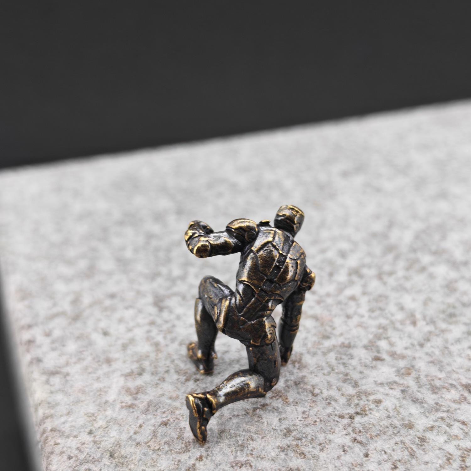 Brass Kneeling Armoured Hero Figurine — Red & Gold Exosuit Desk Collectible - Image 8