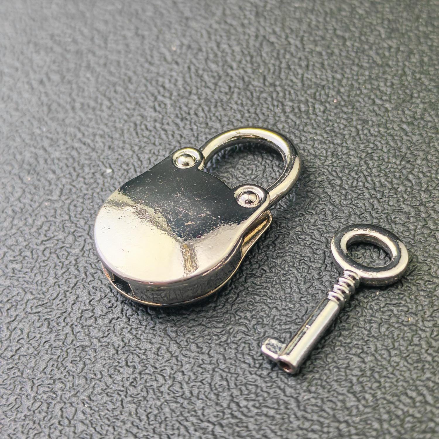 Vintage Padlock with Key for DIY Supply, Brass Finish Lock for Bag or Box - Image 4
